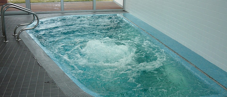 Betonový bazén, skleněná mozaika Ezarri